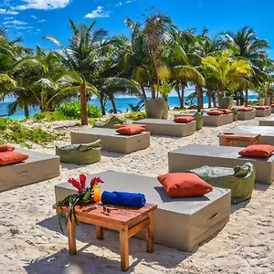 Отель Mia Beachfront - Ocean View And Club, Тулум